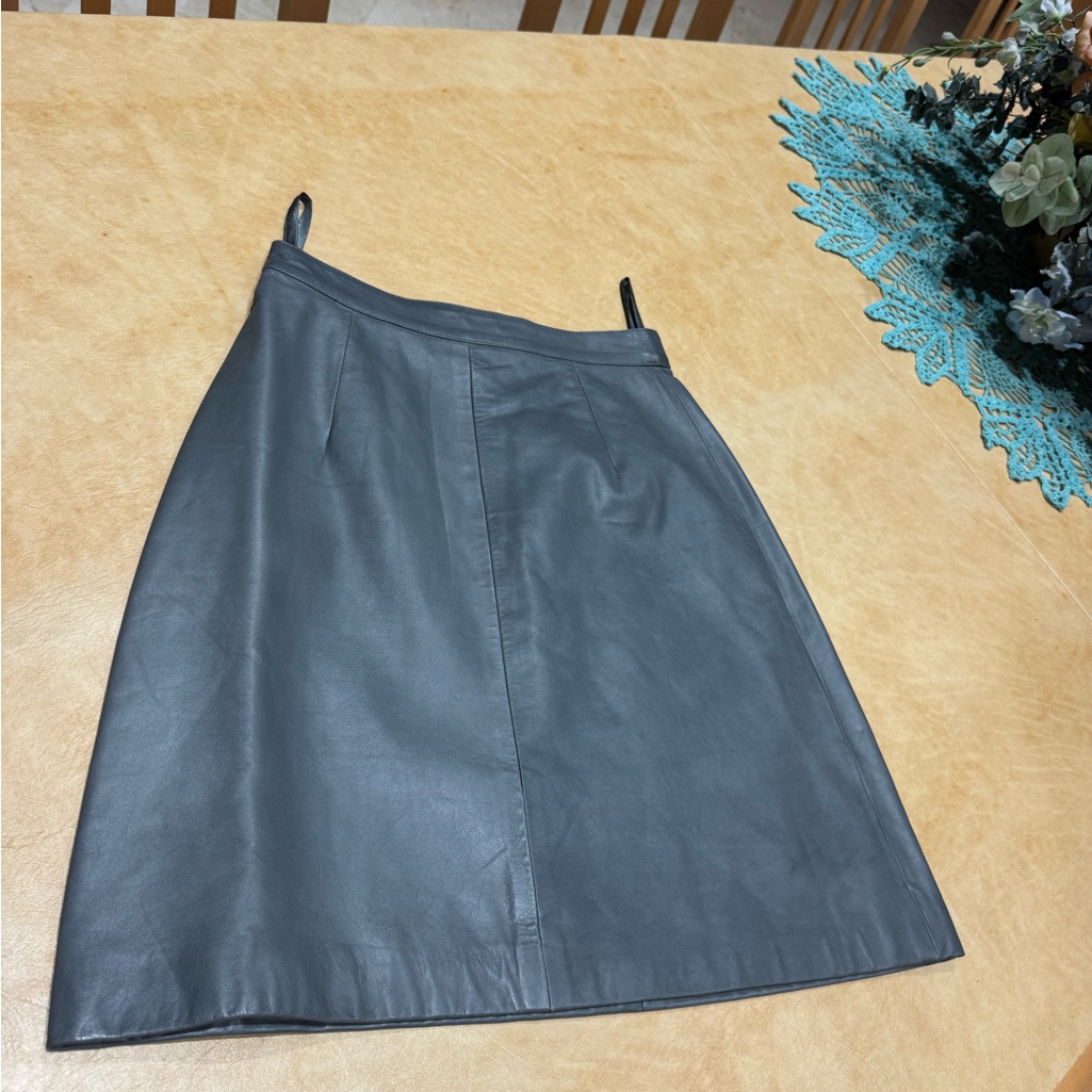 Price Drop: Vtg Never Worn, Size 6 Medium Gray, Lined Lambskin Leather Skirt